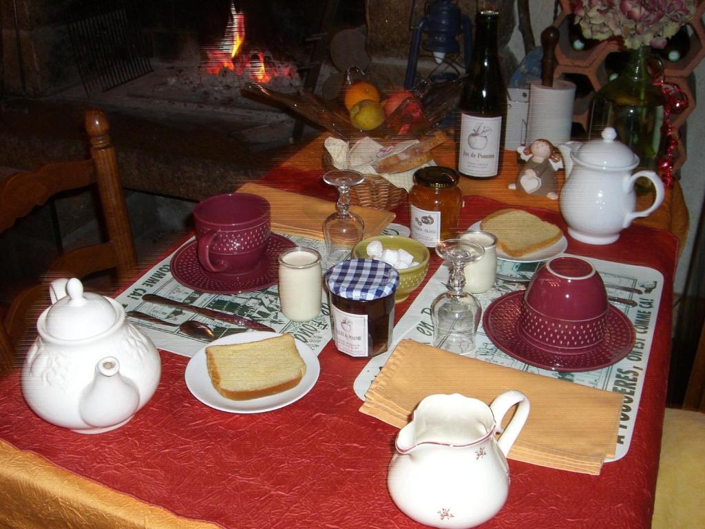Gites De La Ferme Auberge De Mesauboin Billé المظهر الخارجي الصورة