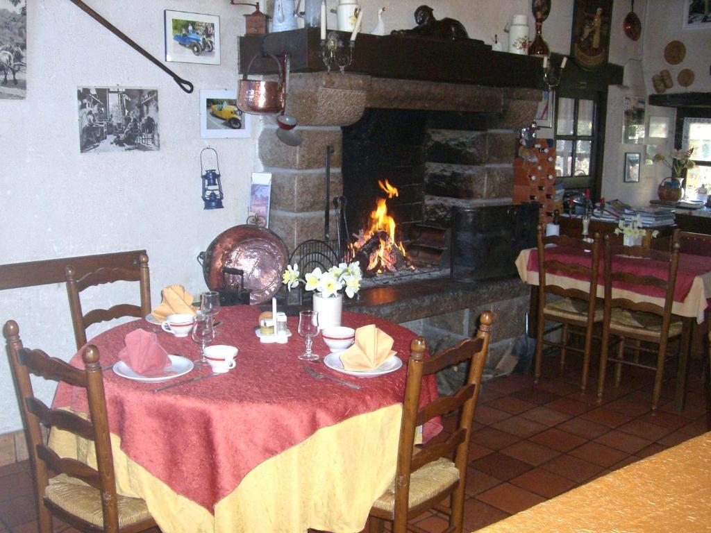 Gites De La Ferme Auberge De Mesauboin Billé المظهر الخارجي الصورة